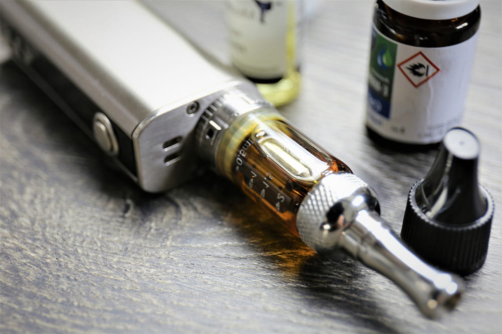 e-cigarette and vape oil e-cigarette and vape oil